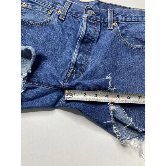 Levi’s Button Fly Womens Cut Off Jean Denim Shorts Medium Wash Size 33 - Picture 4 of 7